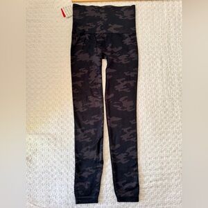 Spanx Look At Me Now Seamless Camo Leggings Black Camo High Rise Size S NWT
